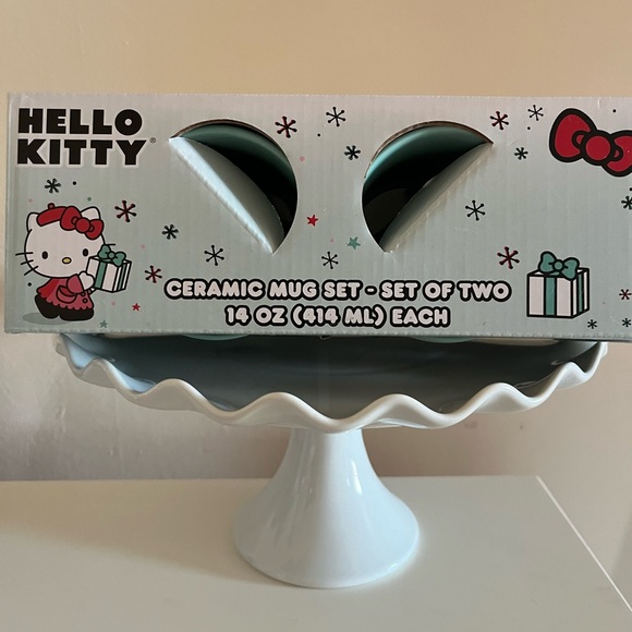 Hello Kitty Holiday Mug Set. - Picture 2 of 3
